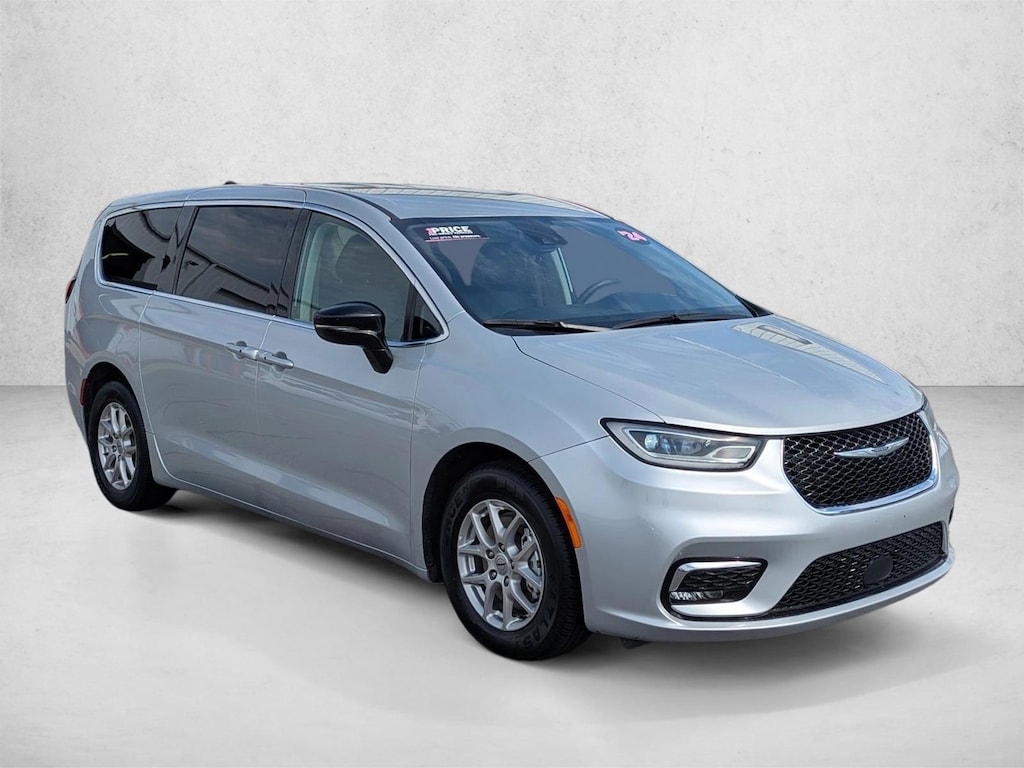 Used 2024 Chrysler Pacifica Touring L Mini-van Passenger