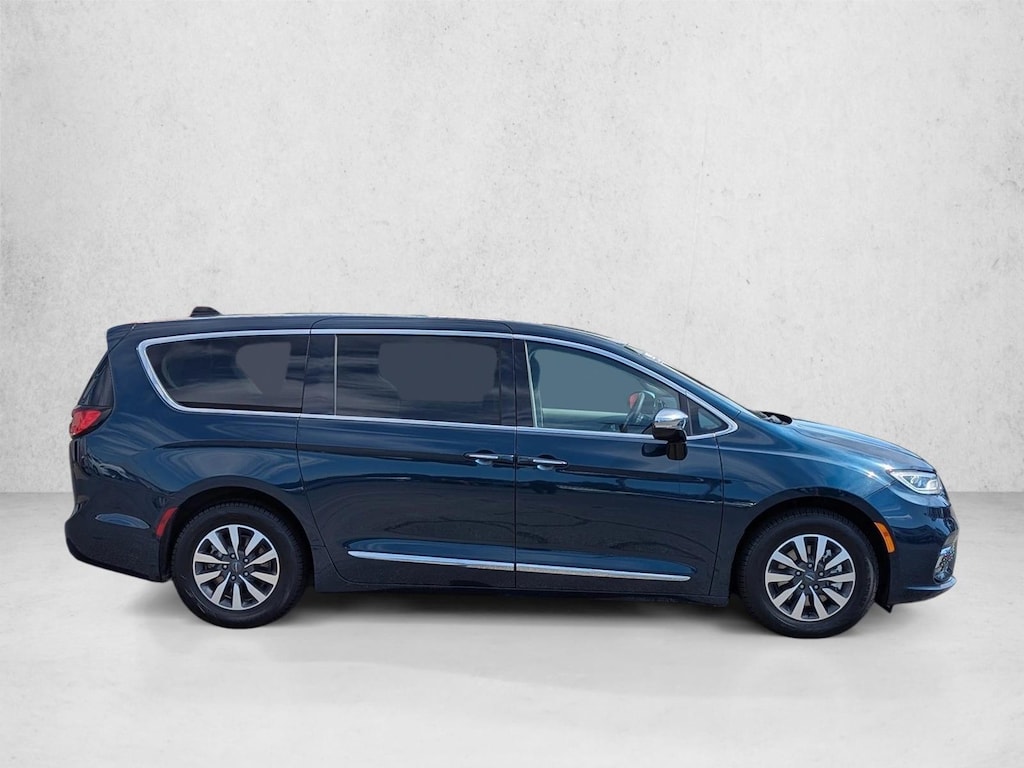 Used 2023 Chrysler Pacifica Hybrid Limited Mini-van Passenger