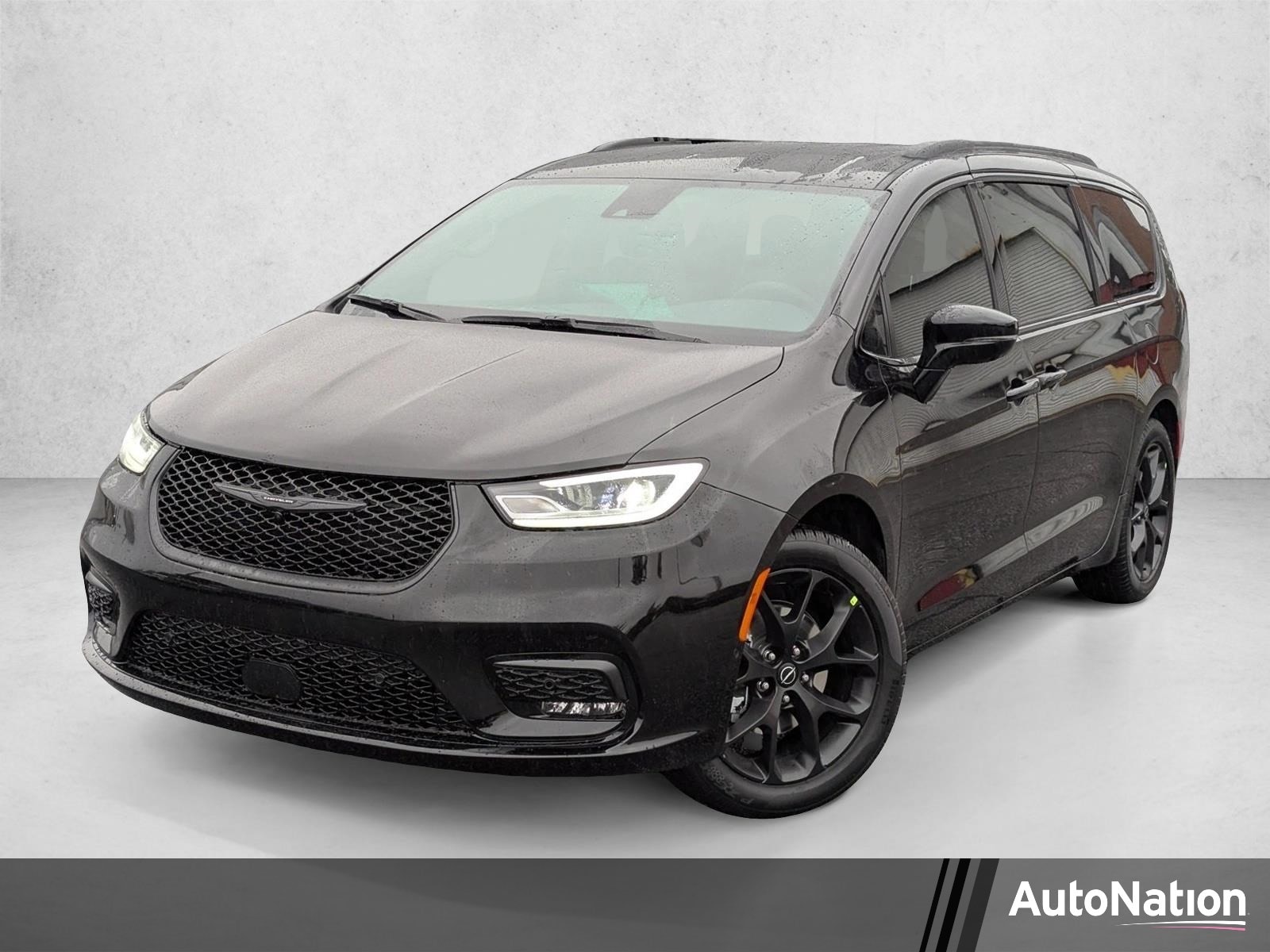 2026 Chrysler Pacifica Select's photo
