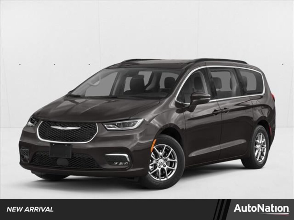 Used 2023 Chrysler Pacifica Limited Mini-van Passenger