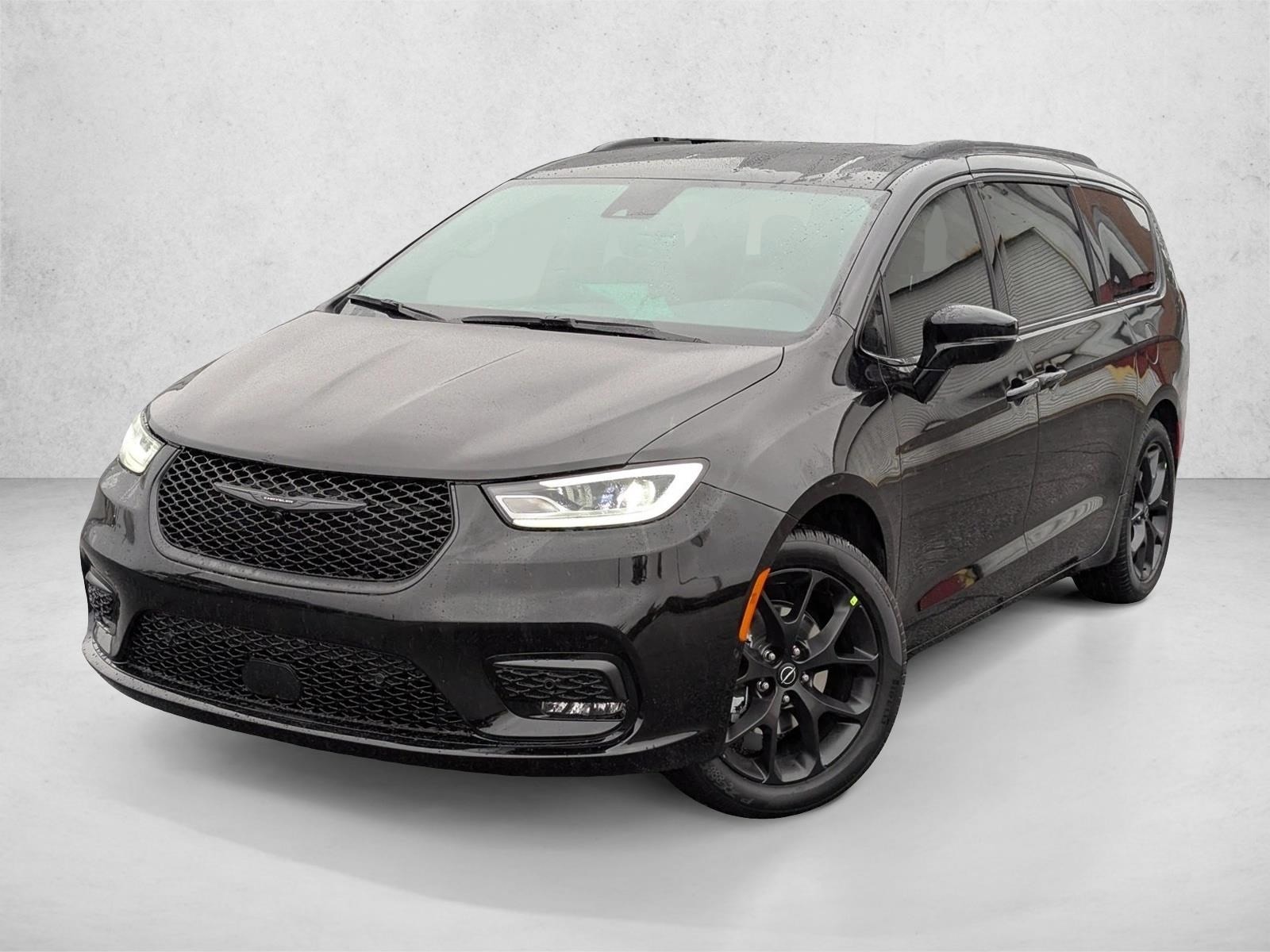 2026 Chrysler Pacifica Select's photo