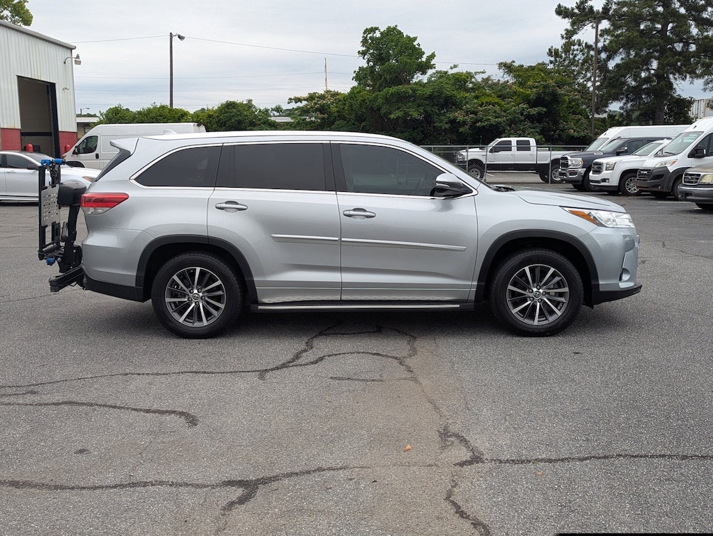 Used 2018 Toyota Highlander XLE Sport Utility