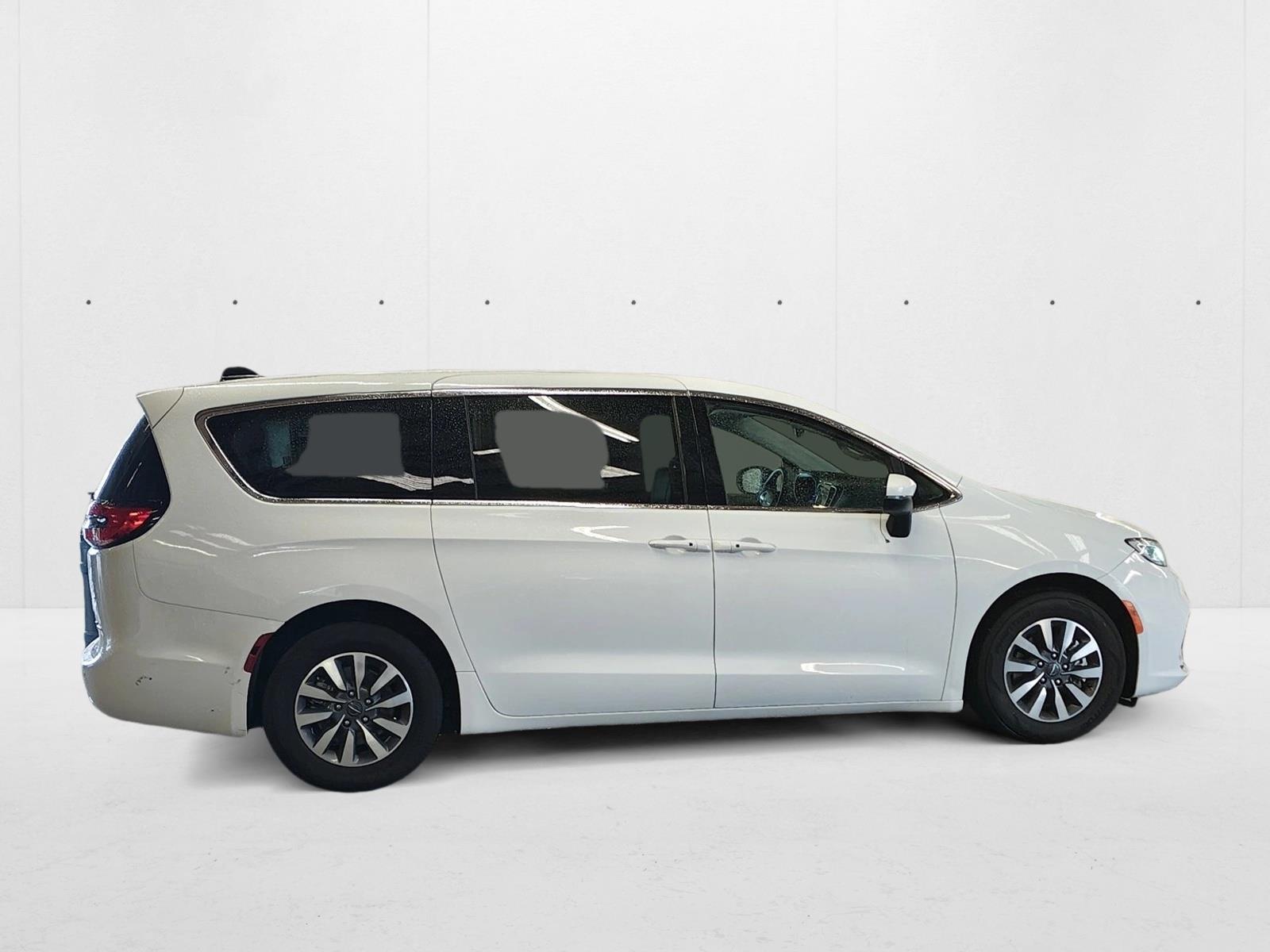 2023 Chrysler Pacifica Hybrid Touring L photo 4
