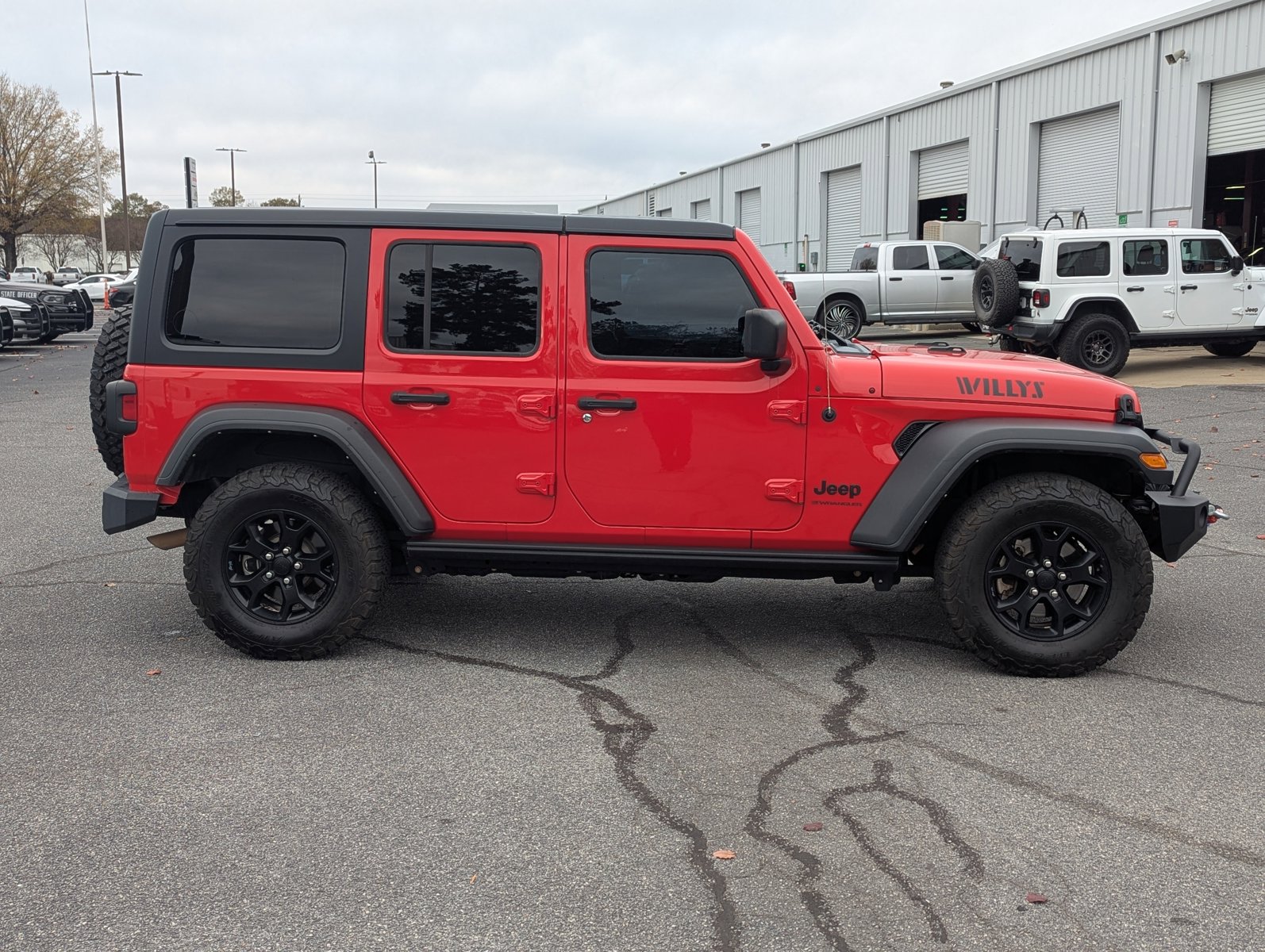 2023 Jeep Wrangler Willys photo 4
