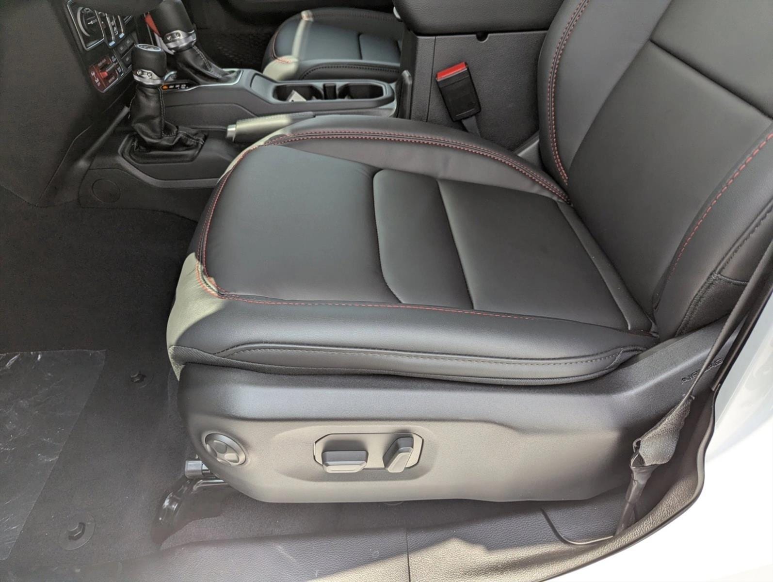 2025 Jeep Wrangler 4-Door Rubicon - Photo 19