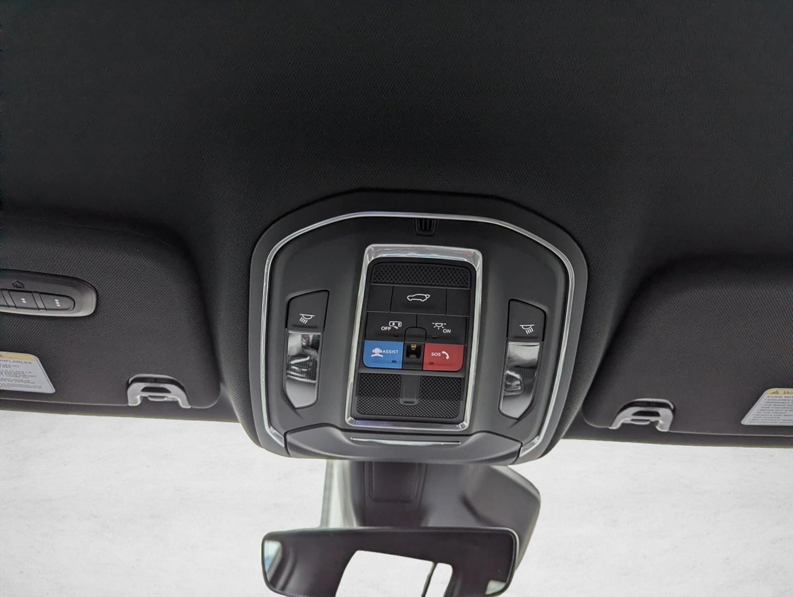 2025 Jeep Wagoneer Series II - Photo 18