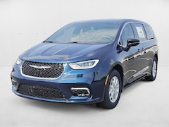 2025 Chrysler Pacifica Select Van Passenger Van