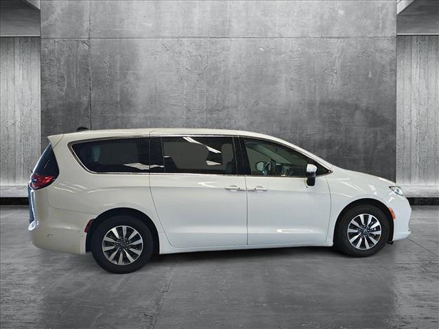2023 Chrysler Pacifica Hybrid Touring L photo 4