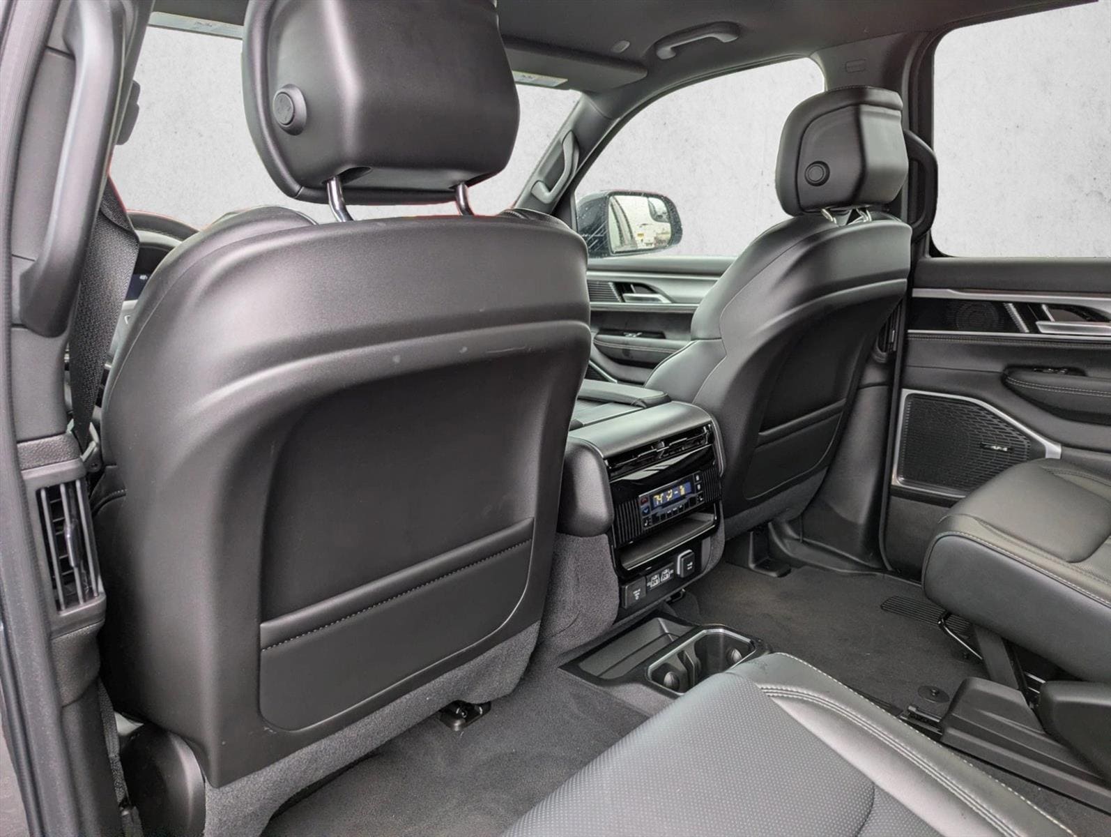 2025 Jeep Wagoneer Series II - Photo 21