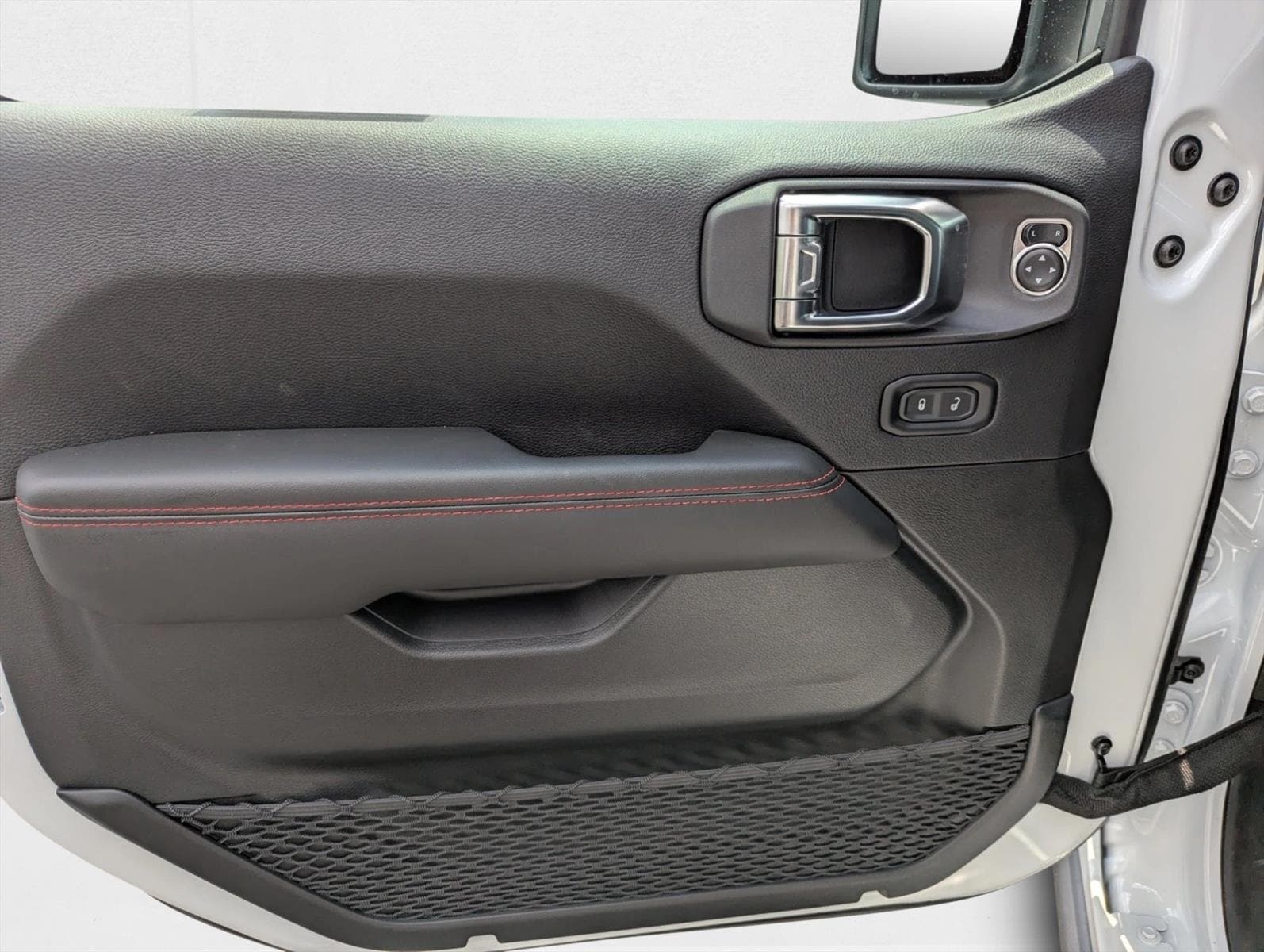 2025 Jeep Wrangler 4-Door Rubicon - Photo 13