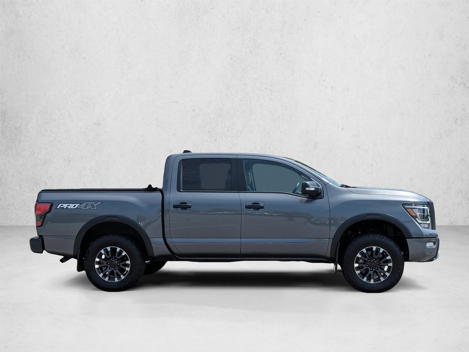 2023 Nissan Titan PRO-4X Crew Cab photo 4