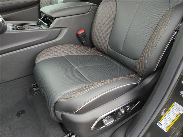2024 Jeep Grand Cherokee L Summit Reserve photo 4