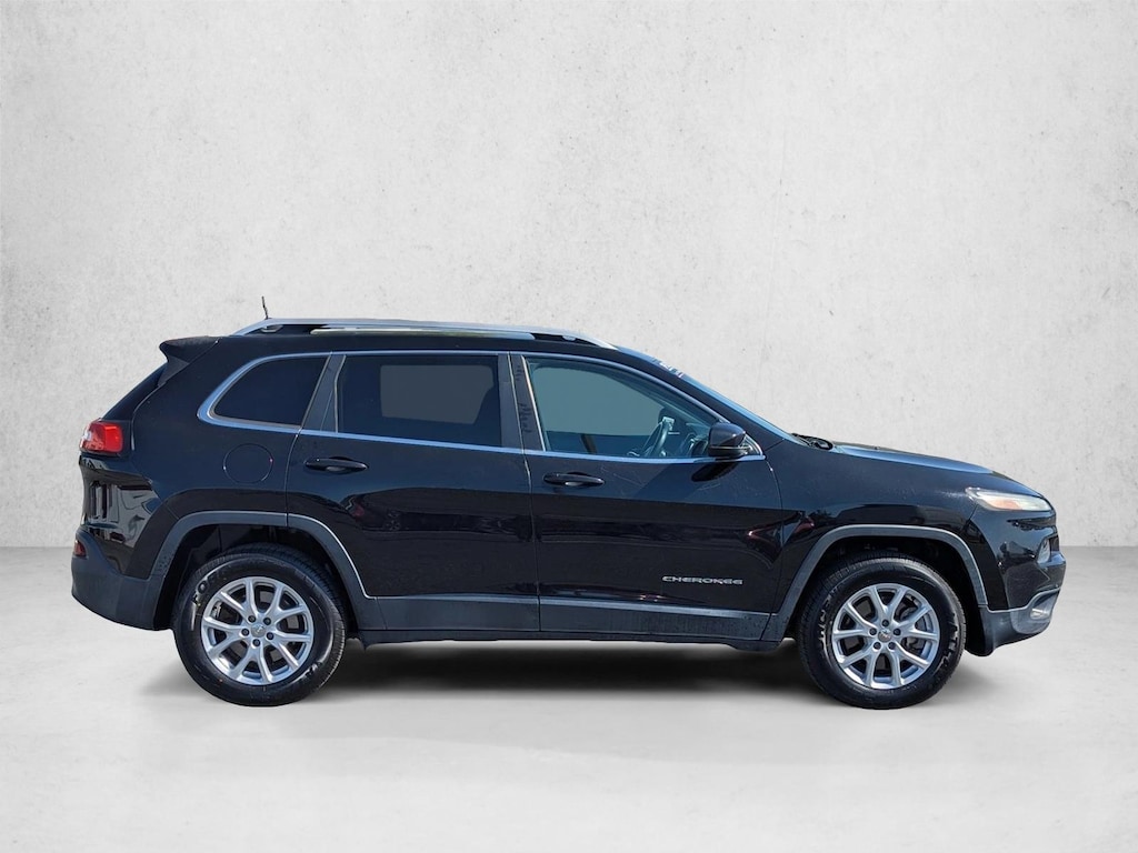Used 2017 Jeep Cherokee Latitude Sport Utility