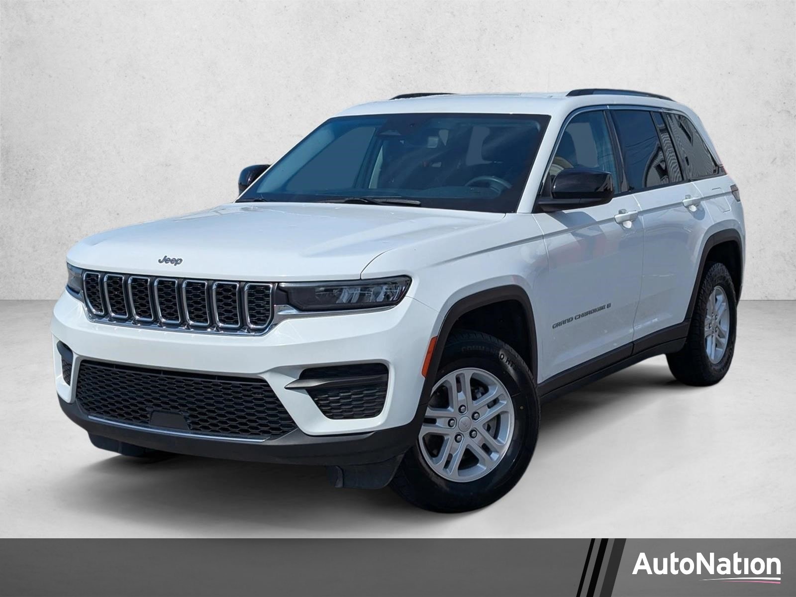 2024 Jeep Grand Cherokee Laredo 4x4's photo