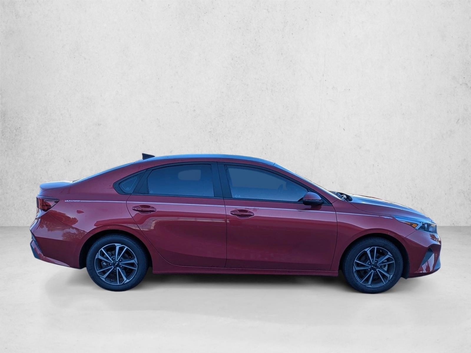 2024 Kia Forte LXS photo 4