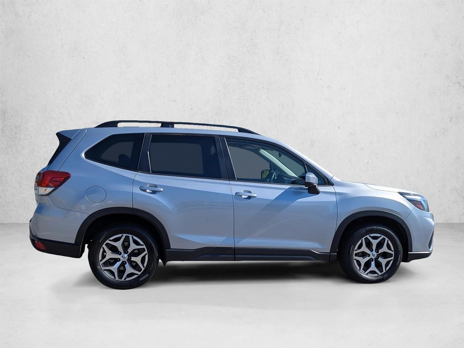 2020 Subaru Forester Premium photo 2