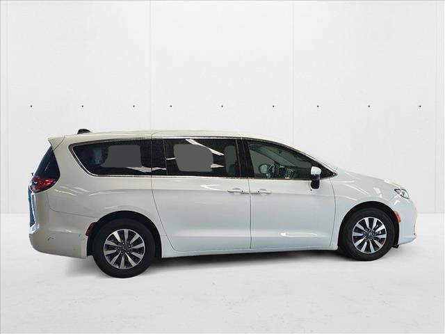 2023 Chrysler Pacifica Hybrid Touring L photo 4