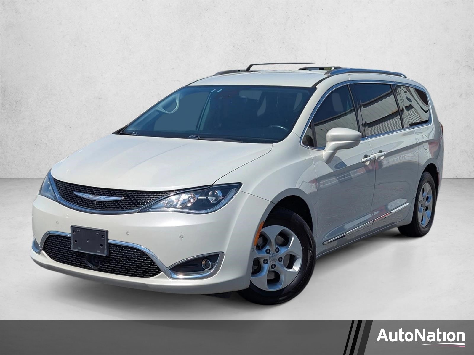 2017 Chrysler Pacifica Touring-L Plus's photo