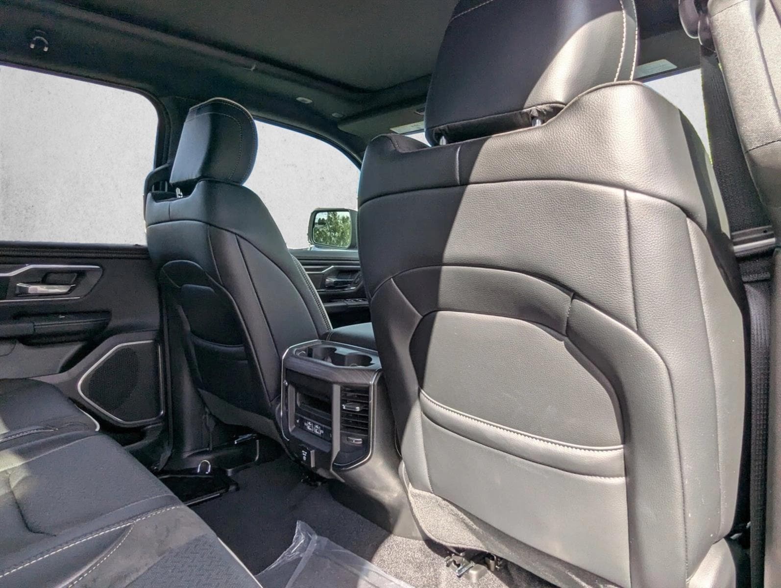 2026 RAM 1500 Laramie - Photo 28