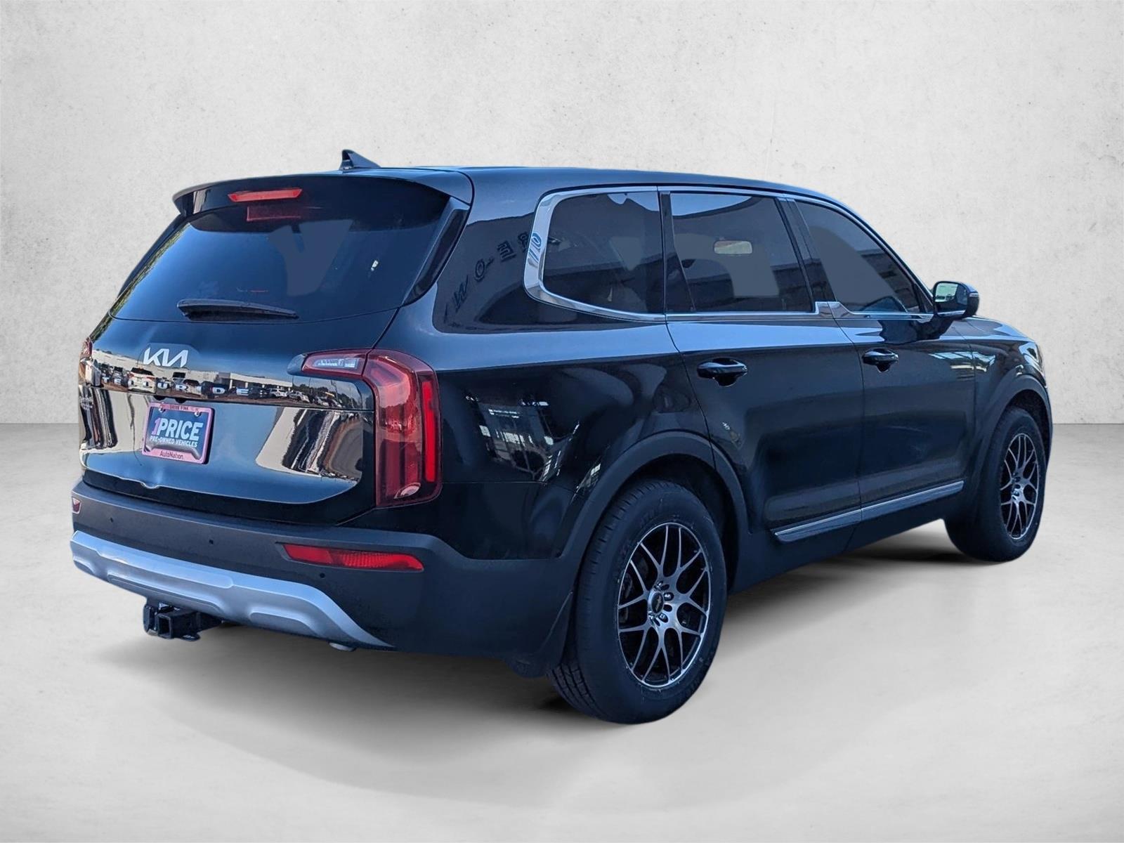 2022 Kia Telluride LX photo 4