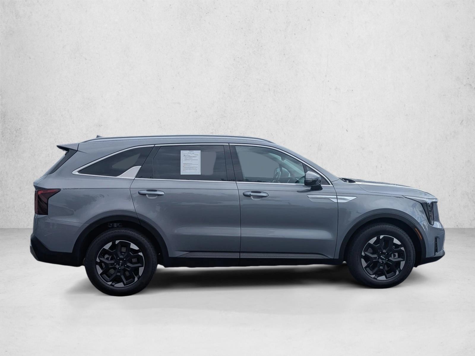2025 Kia Sorento S photo 4