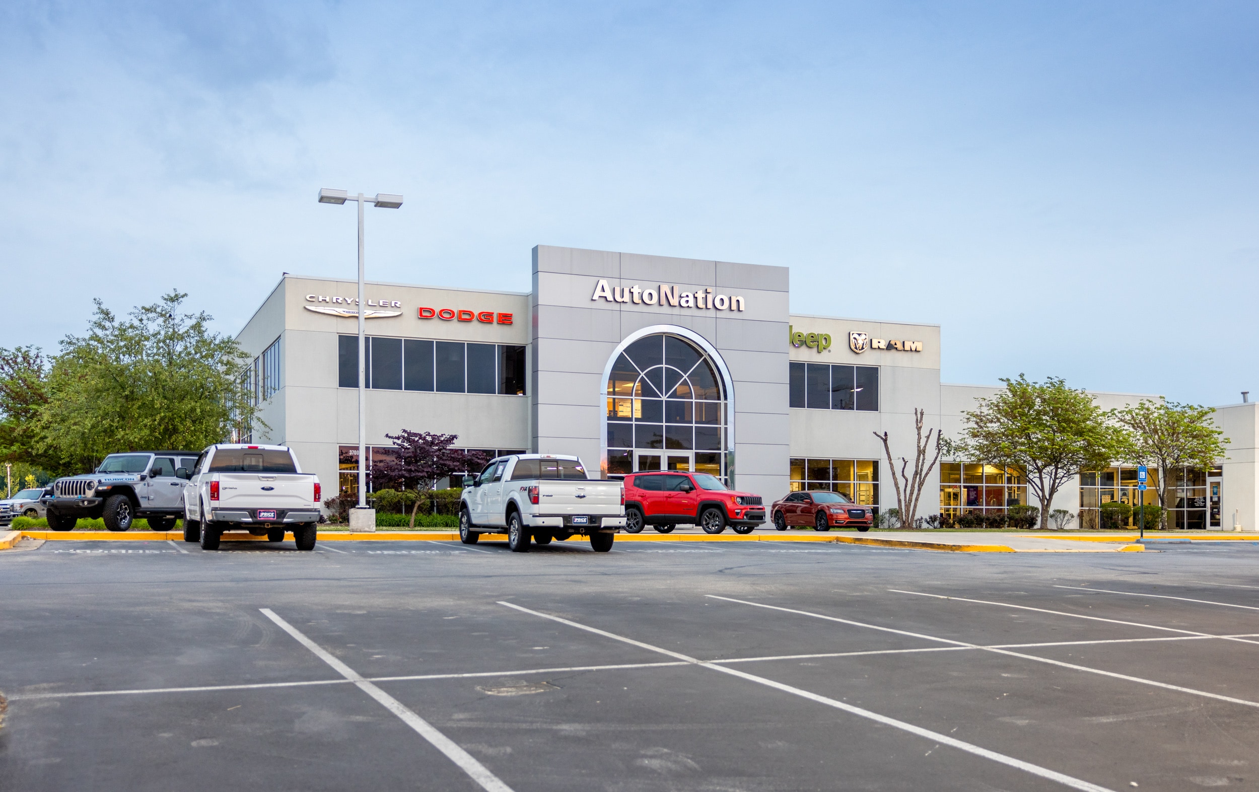 Exterior view of AutoNation Chrysler Dodge Jeep Ram & FIAT Johnson City during the day