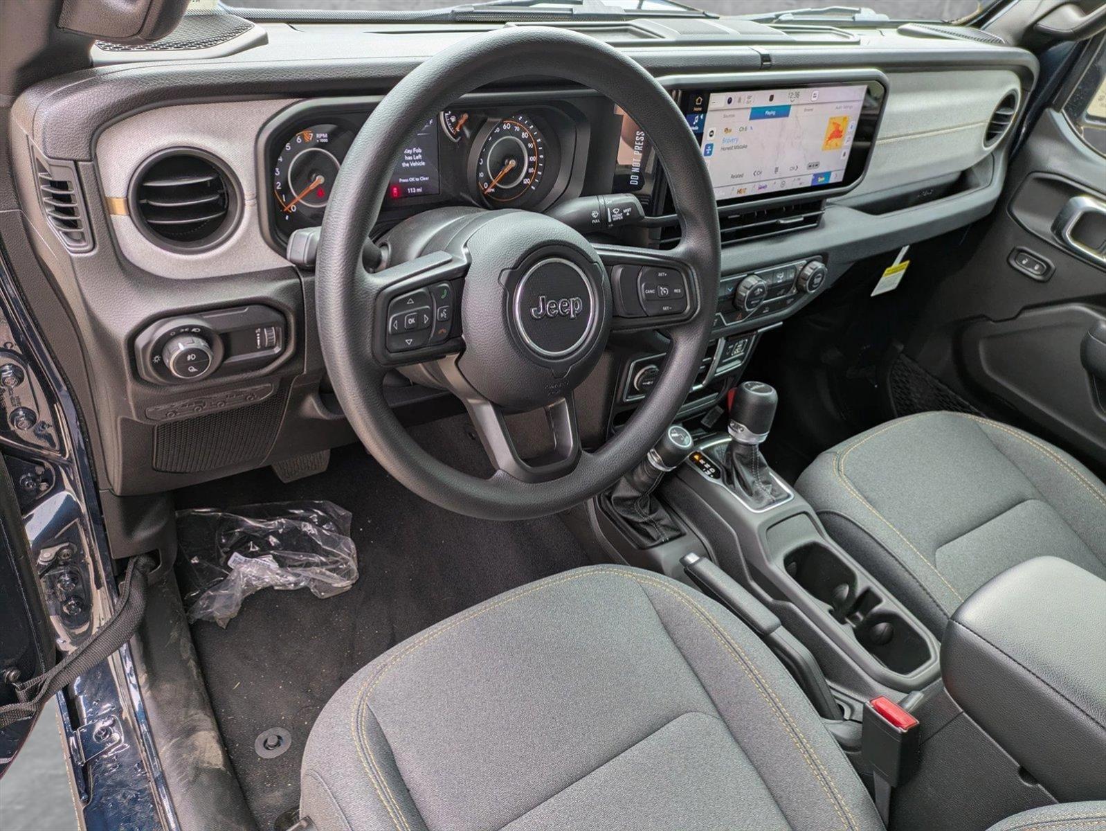 2025 Jeep Gladiator photo 3
