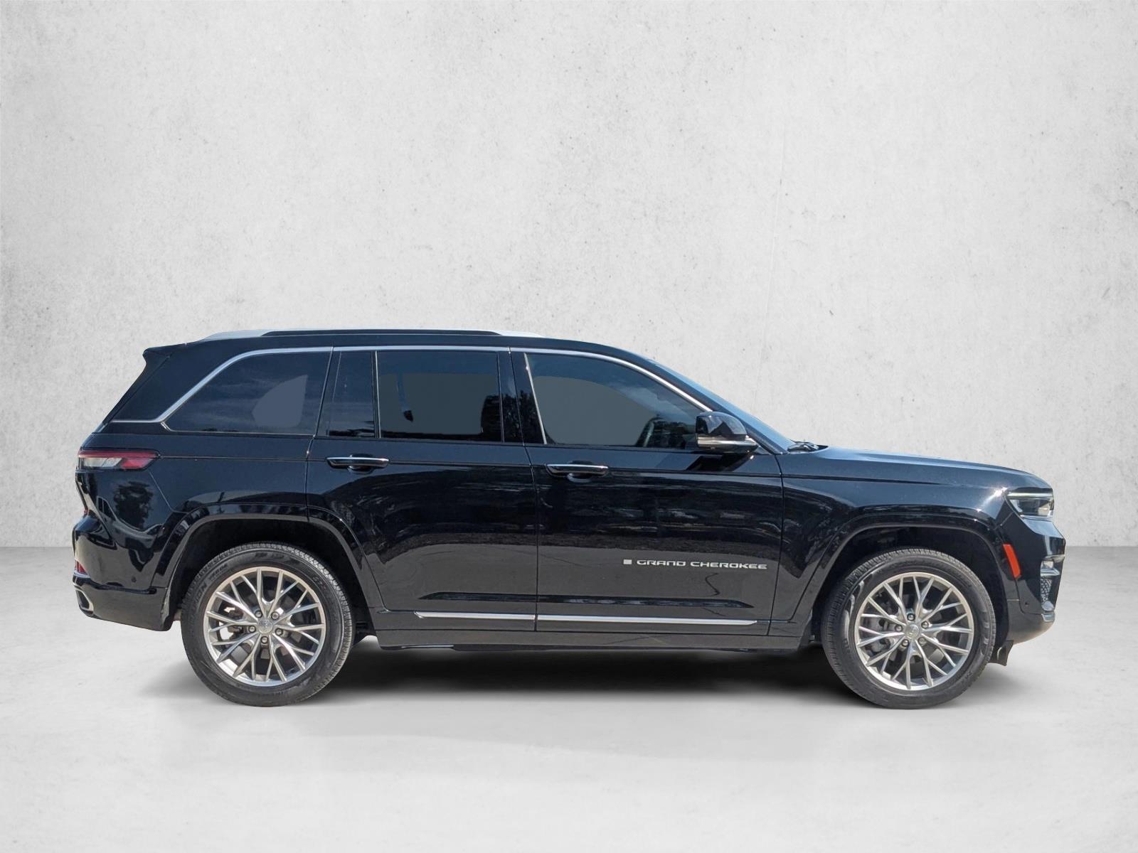 2023 Jeep Grand Cherokee Summit photo 2