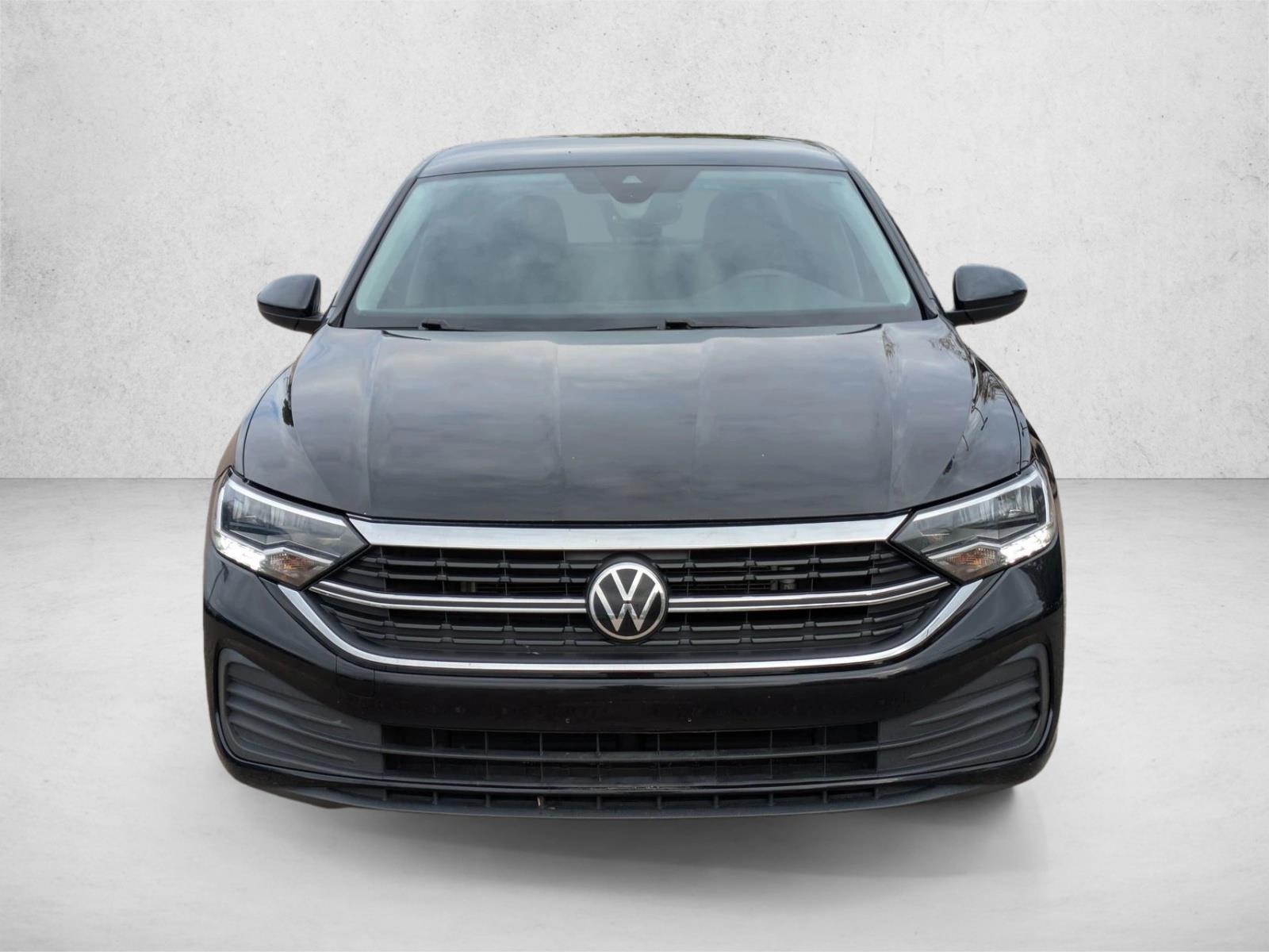 2023 Volkswagen Jetta SE photo 2
