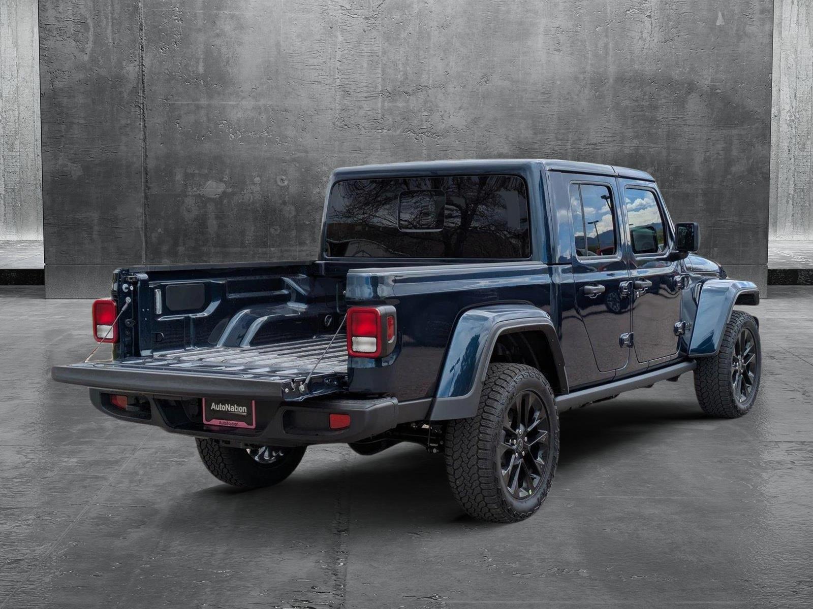 2025 Jeep Gladiator photo 2