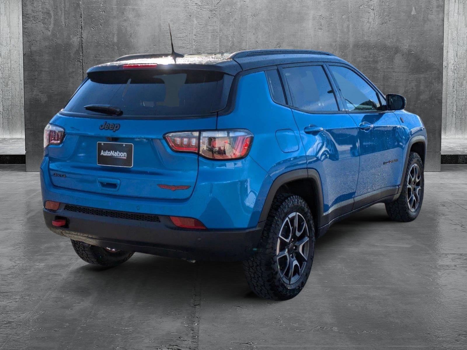 2025 Jeep Compass Trailhawk photo 2