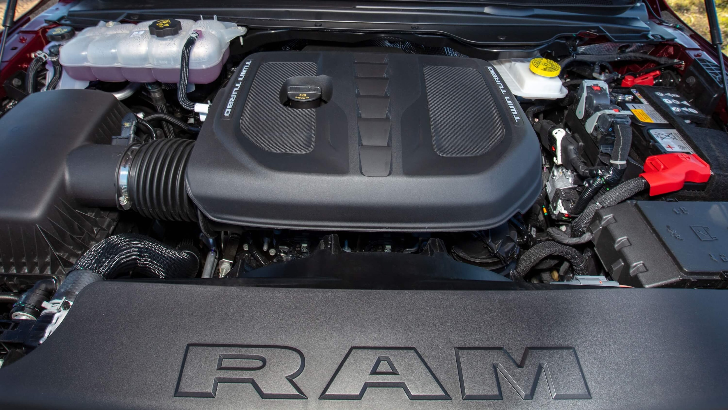 Learn about the enging options of the Ram 1500 Photo of the engine inside the Ram 1500 Tungsten