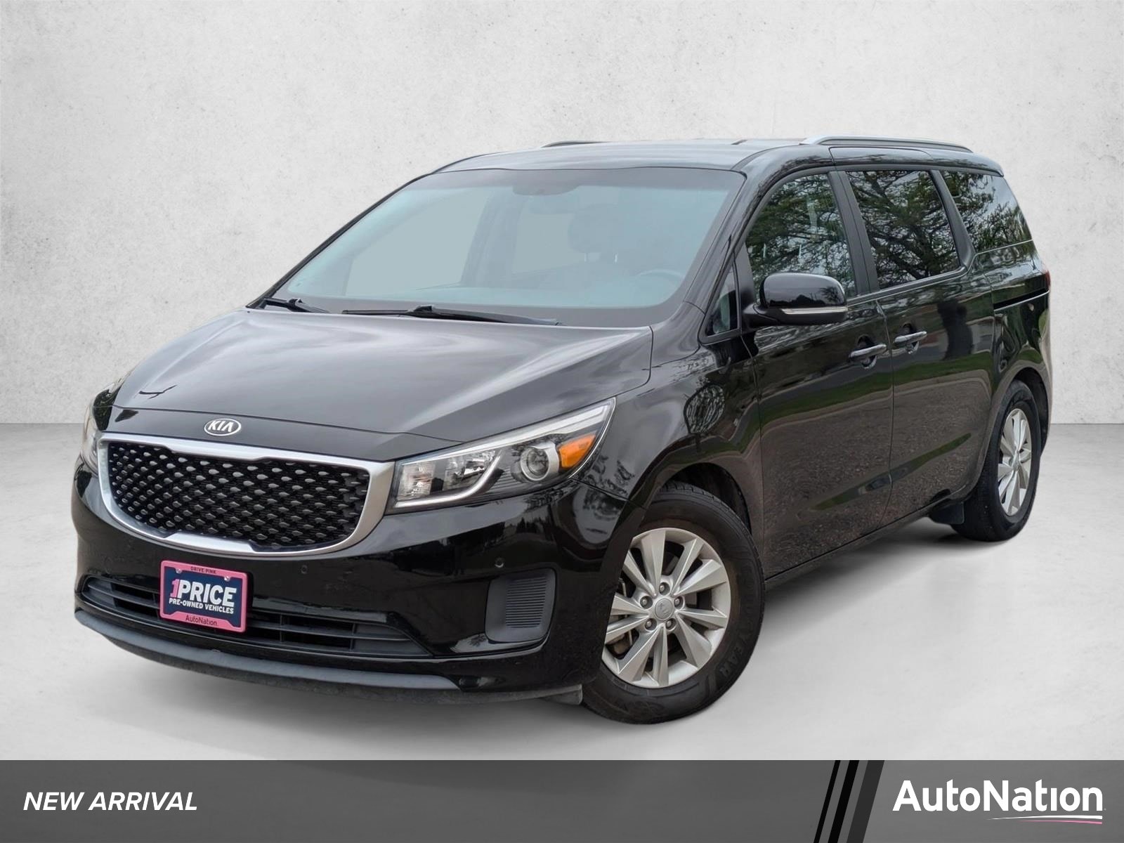 2017 Kia Sedona LX's photo