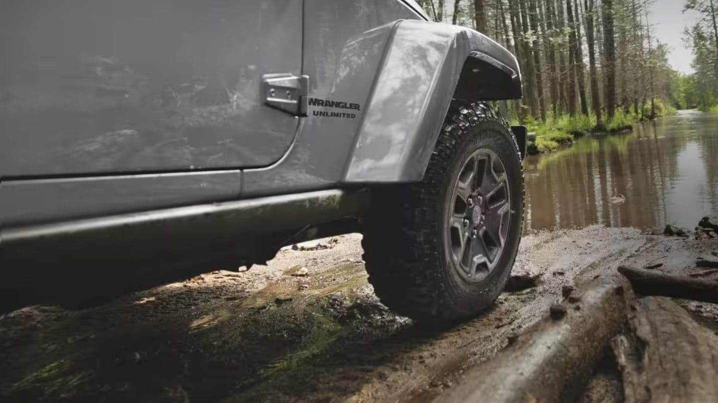 image of Jeep 4x4 offroading