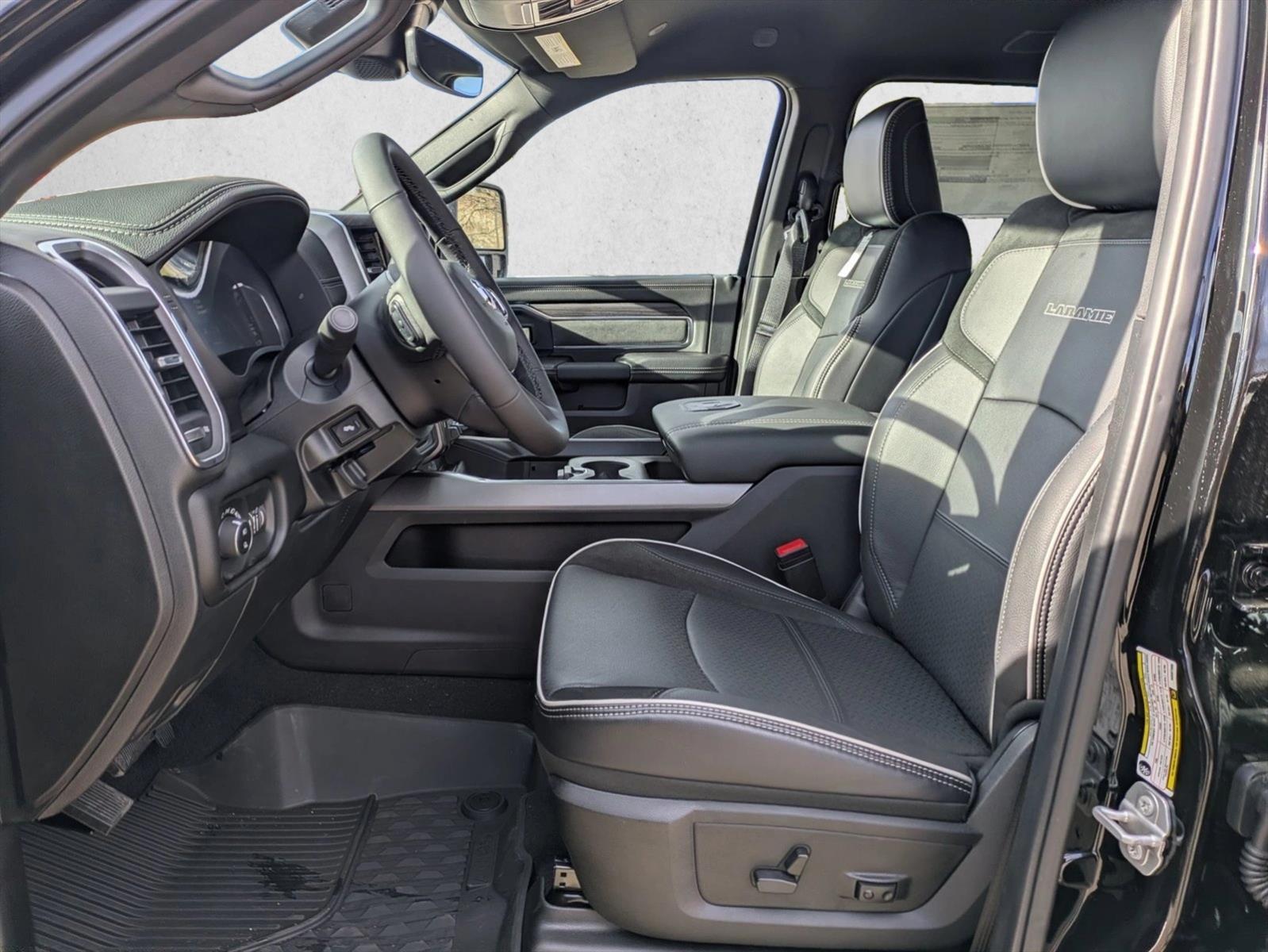 2025 Ram 3500 Laramie photo 4