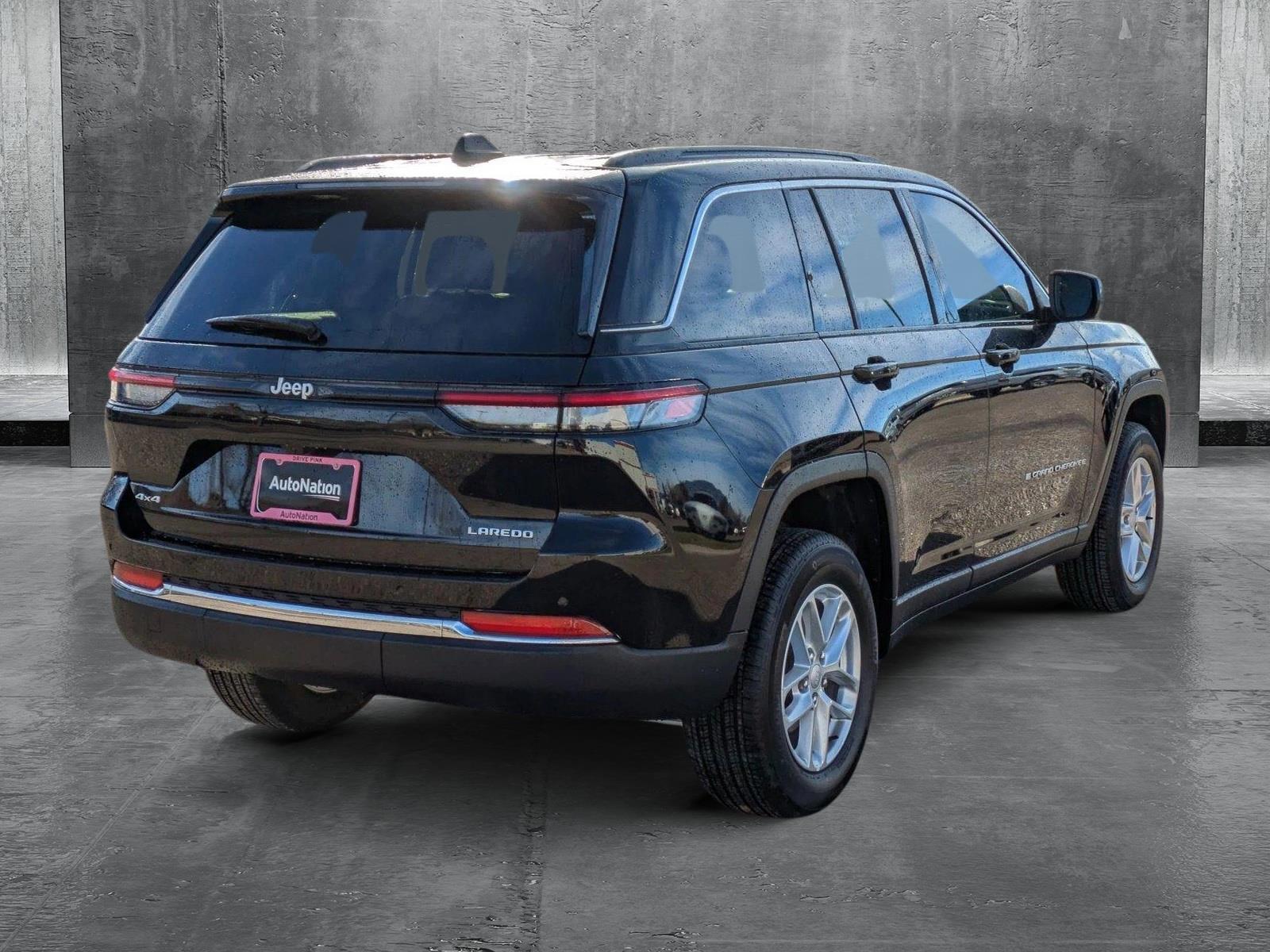 2025 Jeep Grand Cherokee Laredo X photo 2