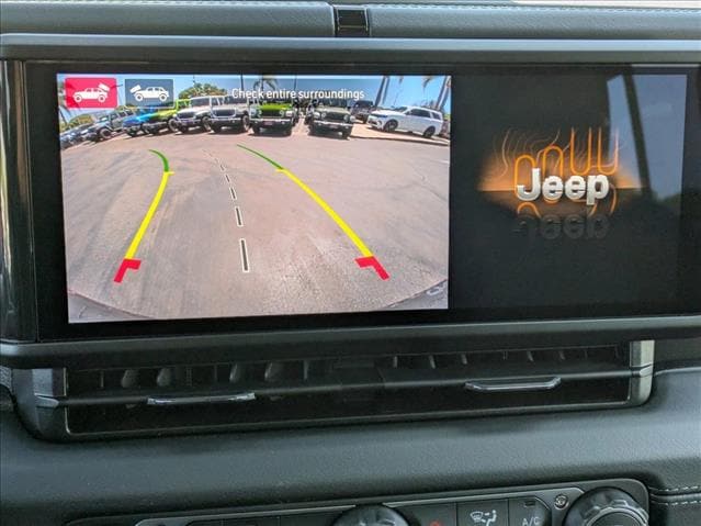 2025 Jeep Wrangler 4-Door Sahara - Photo 13
