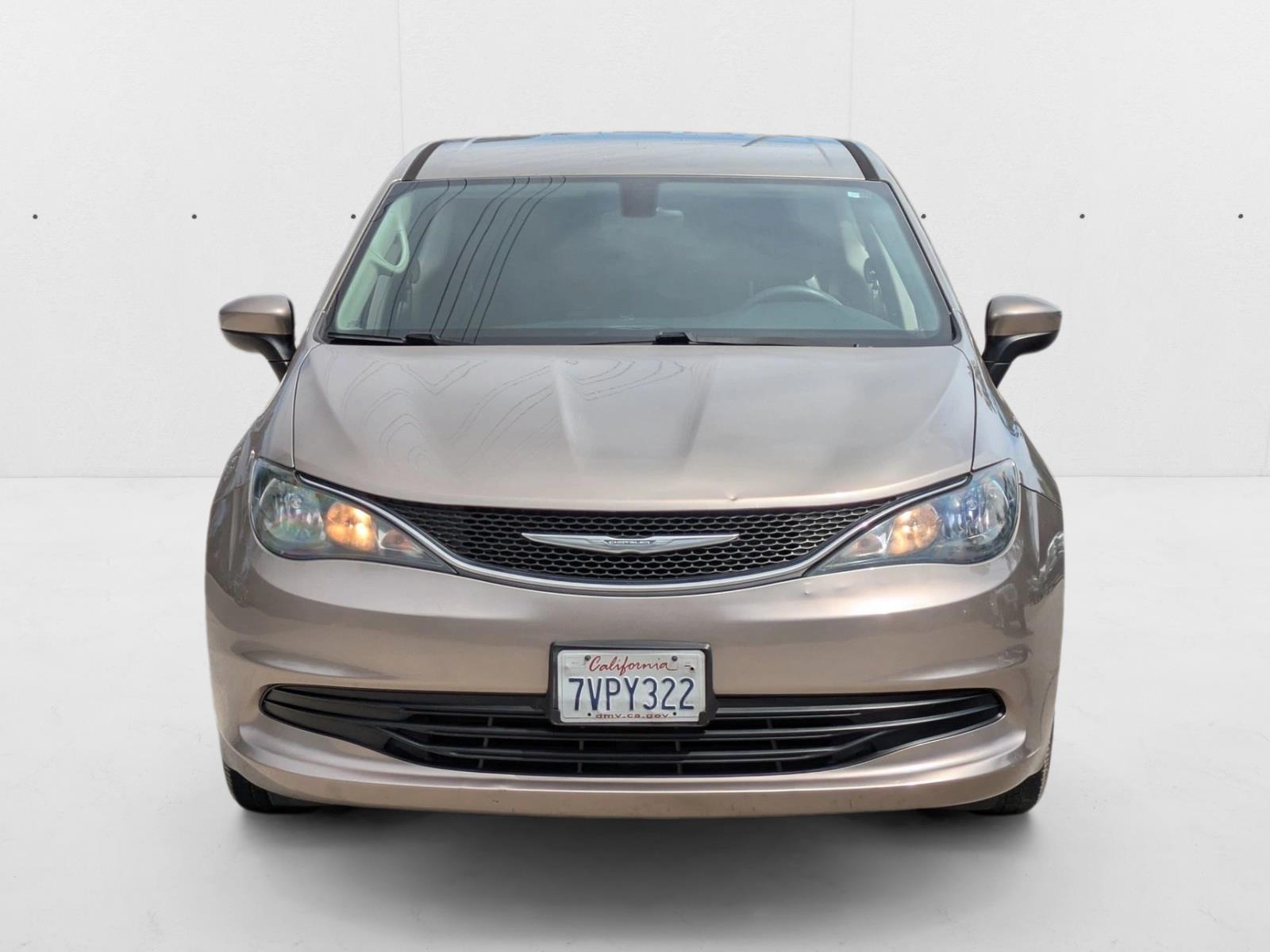 2017 Chrysler Pacifica LX photo 2