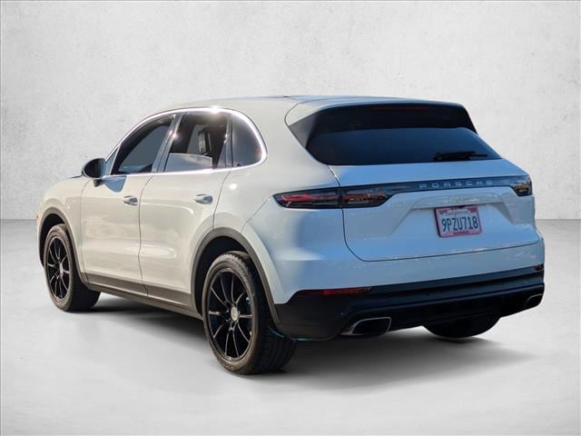 2023 Porsche Cayenne Platinum Edition photo 3