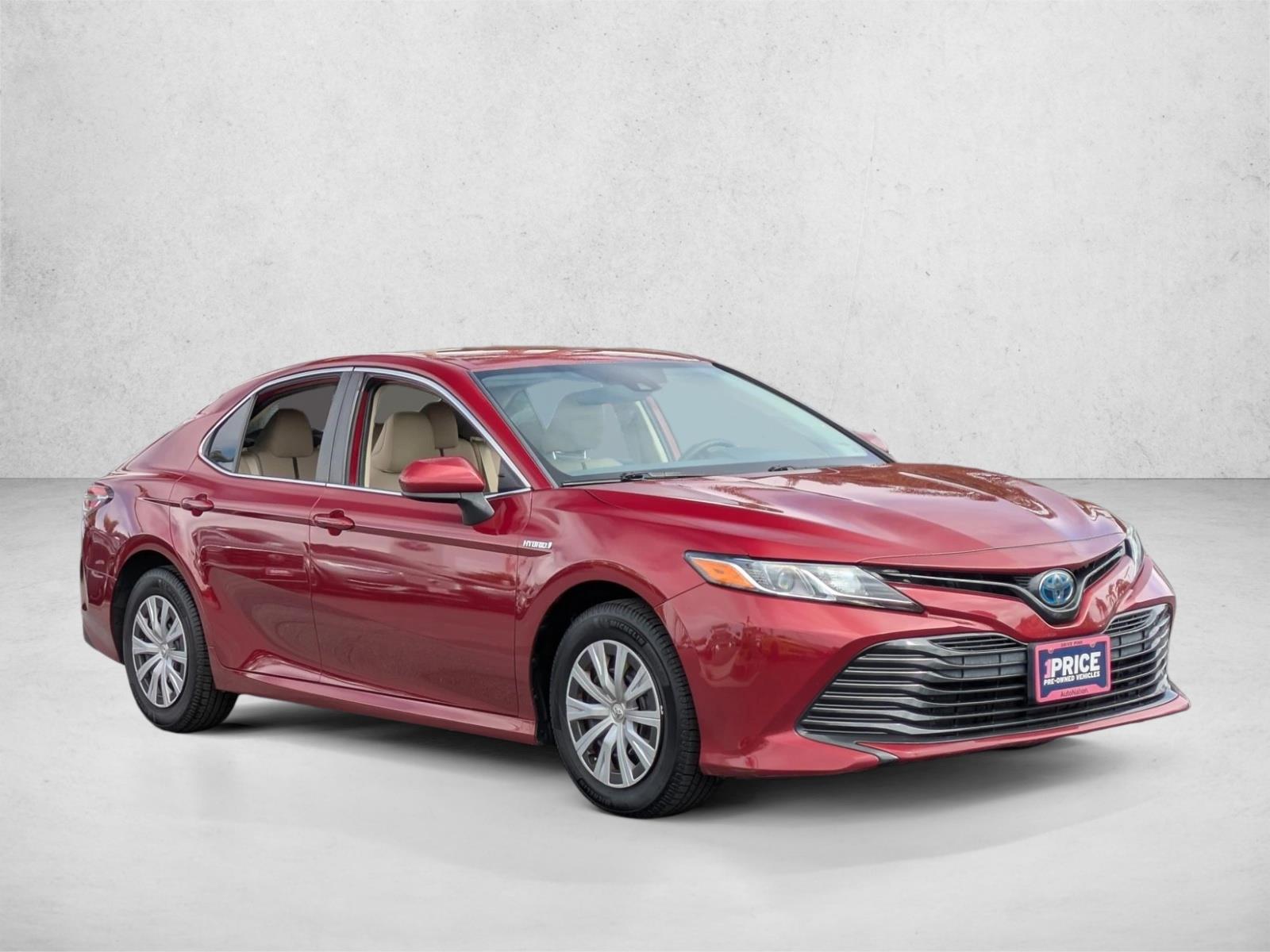 2020 Toyota Camry Hybrid LE photo 3