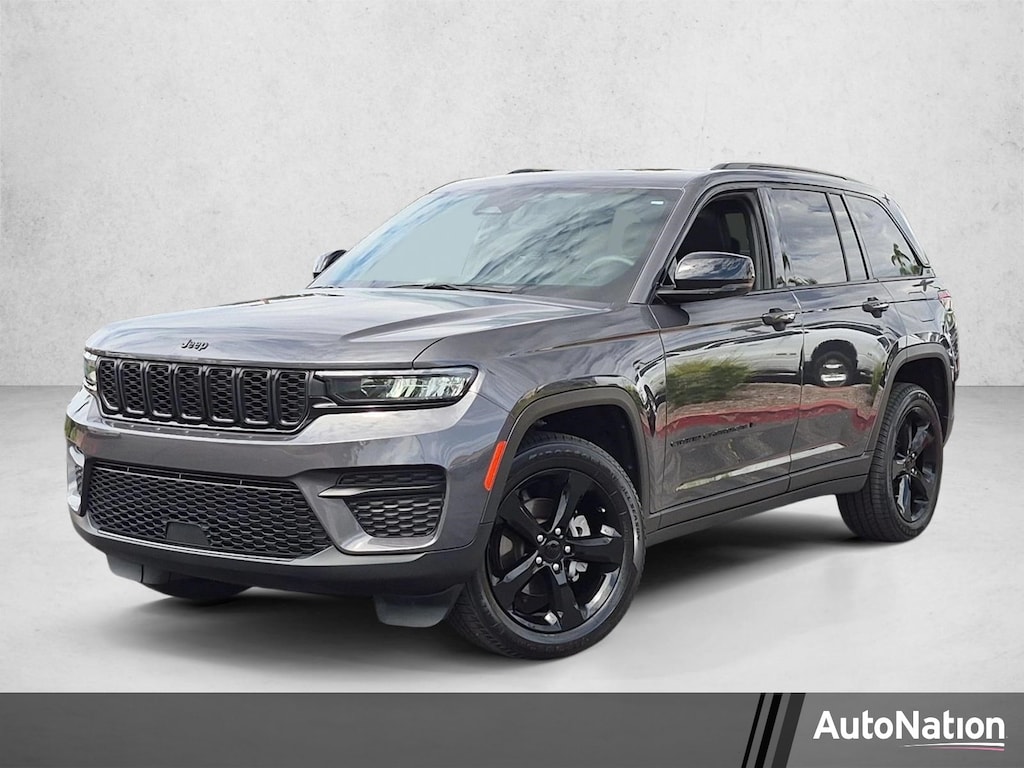 Used 2024 Jeep Grand Cherokee Laredo SUV