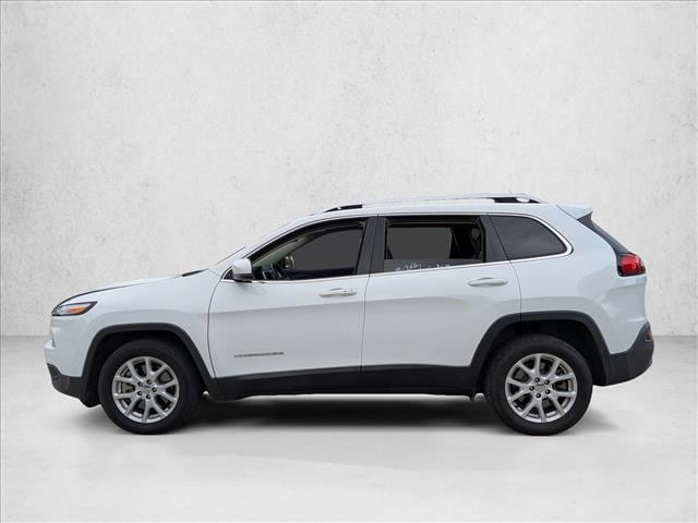 2018 Jeep Cherokee Latitude Plus FWD photo 2