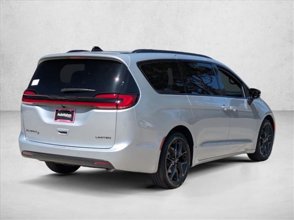 New 2026 Chrysler Pacifica Limited Van Passenger Van
