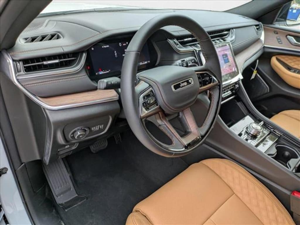 New 2025 Jeep Grand Cherokee L Summit SUV