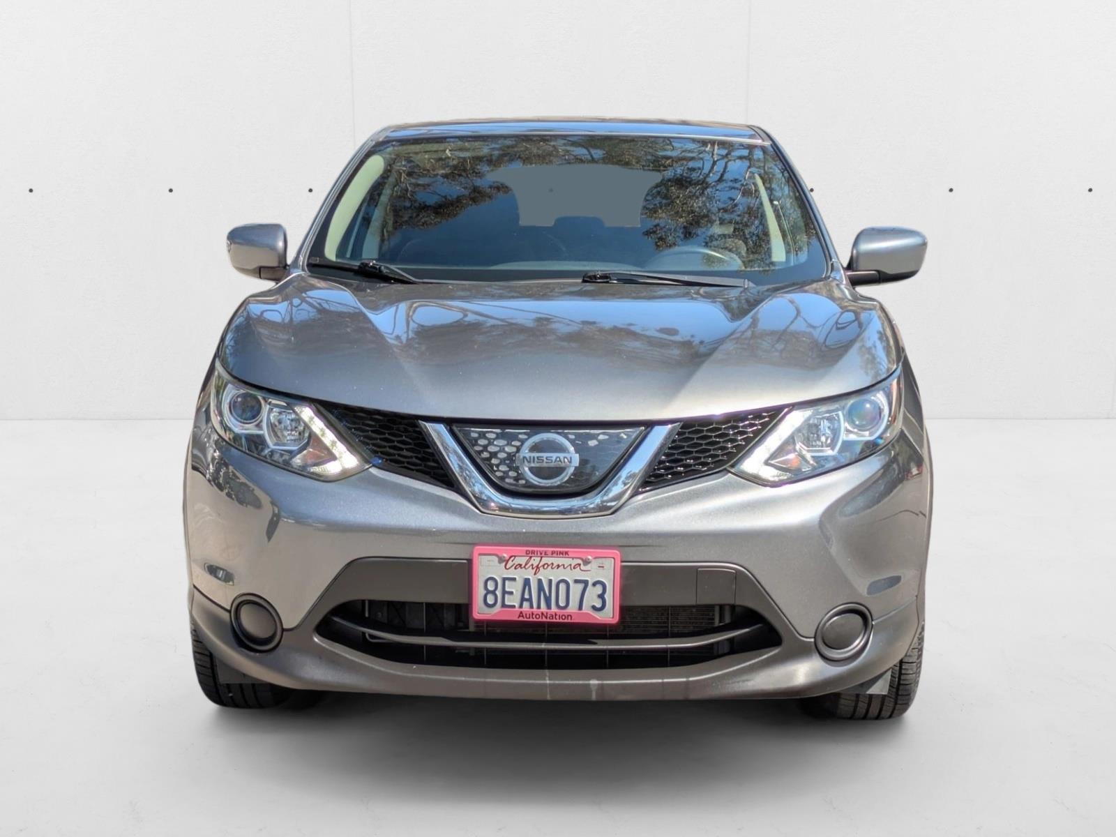 2018 Nissan Rogue Sport S photo 2