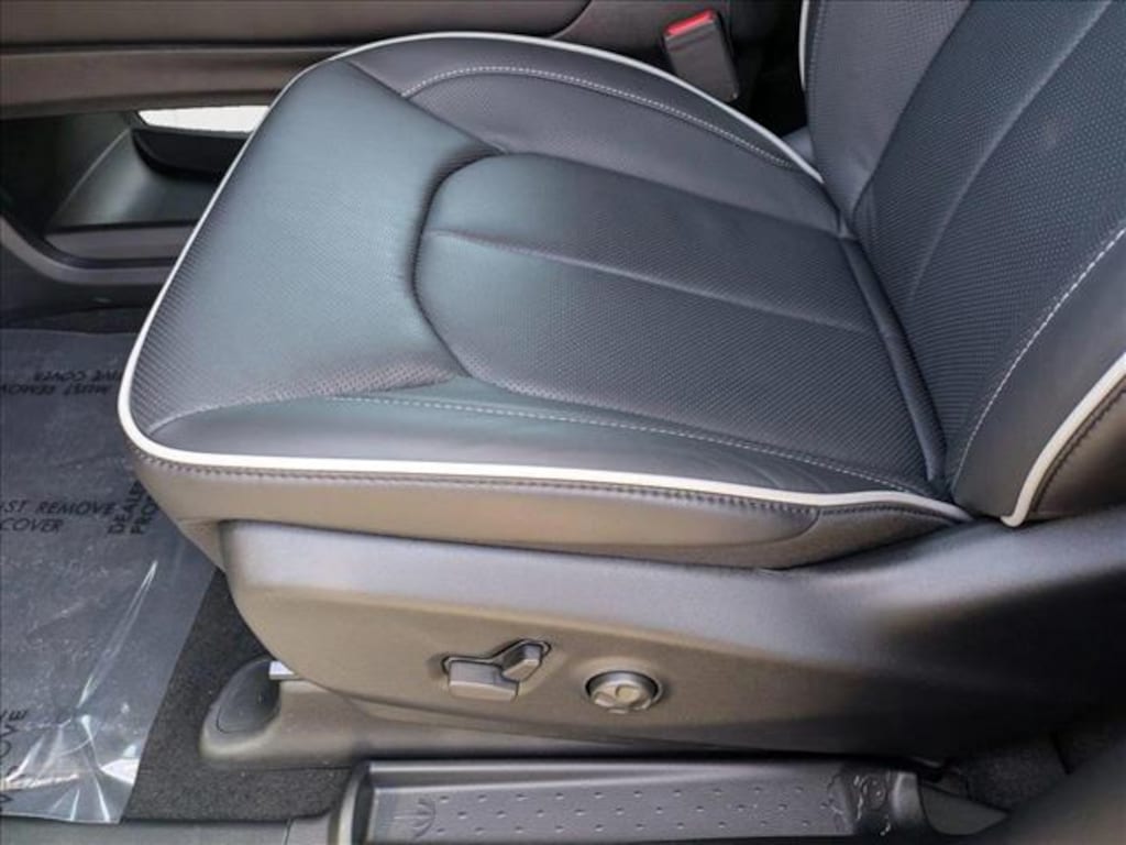 New 2025 Chrysler Pacifica Limited Van Passenger Van