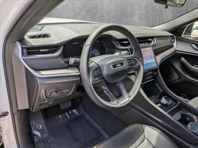 2025 Jeep Grand Cherokee Limited photo 3