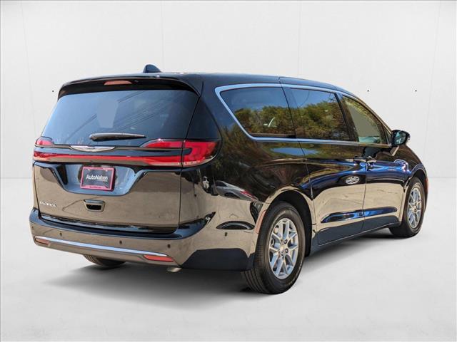 2024 Chrysler Pacifica Touring L photo 2