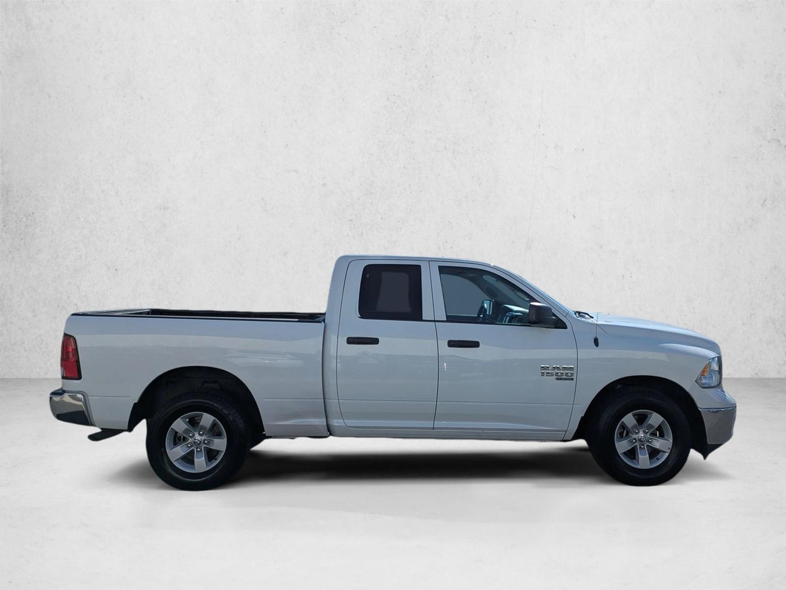 2024 Ram 1500 Classic SLT photo 4