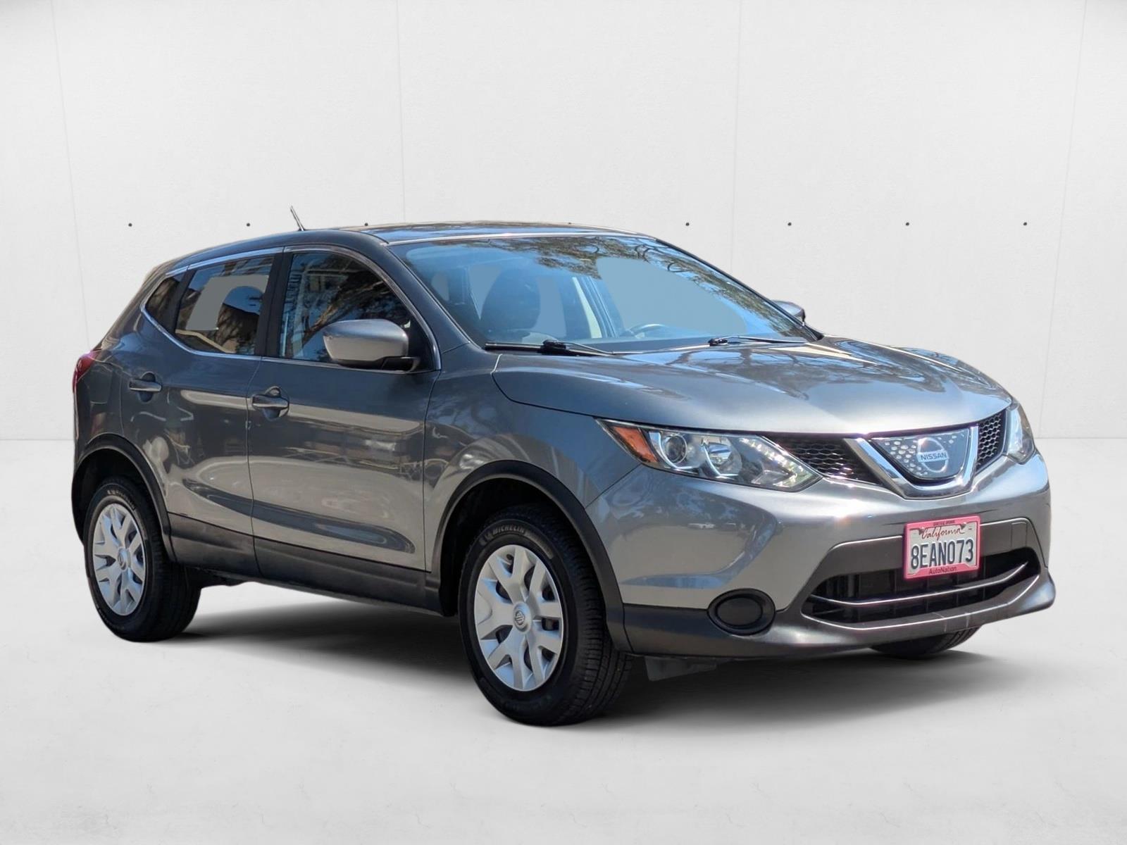 2018 Nissan Rogue Sport S photo 3